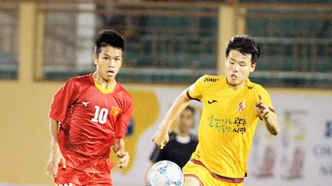 Dù sở hữu chiều cao khiêm tốn - 1,69 m, Hữu Thắng được nhận xét có nhãn quan chiến thuật nhạy bén cùng lối chơi xông xáo.