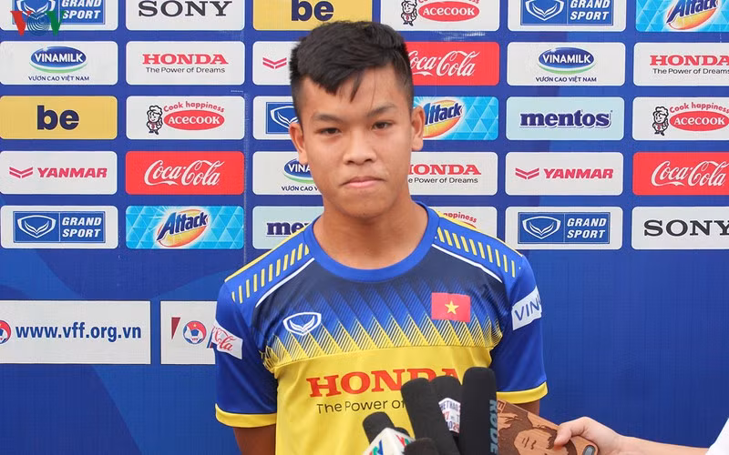 Trong đội hình tham dự giải U23 châu Á, Nguyễn Hữu Thắng gây chú ý khi được trao áo số 10.