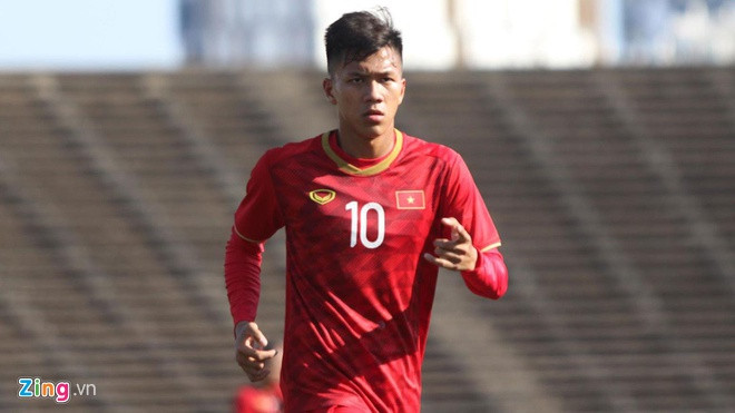 Trần Bảo Toàn cũng thuộc hội em út 10X của đội tuyển U23 Việt Nam. Không sở hữu chiều cao trên 1,80 m như Y Eli Niê hay Mạnh Dũng, cầu thủ này vẫn có bảng thành tích khiến nhiều người nhớ đến.