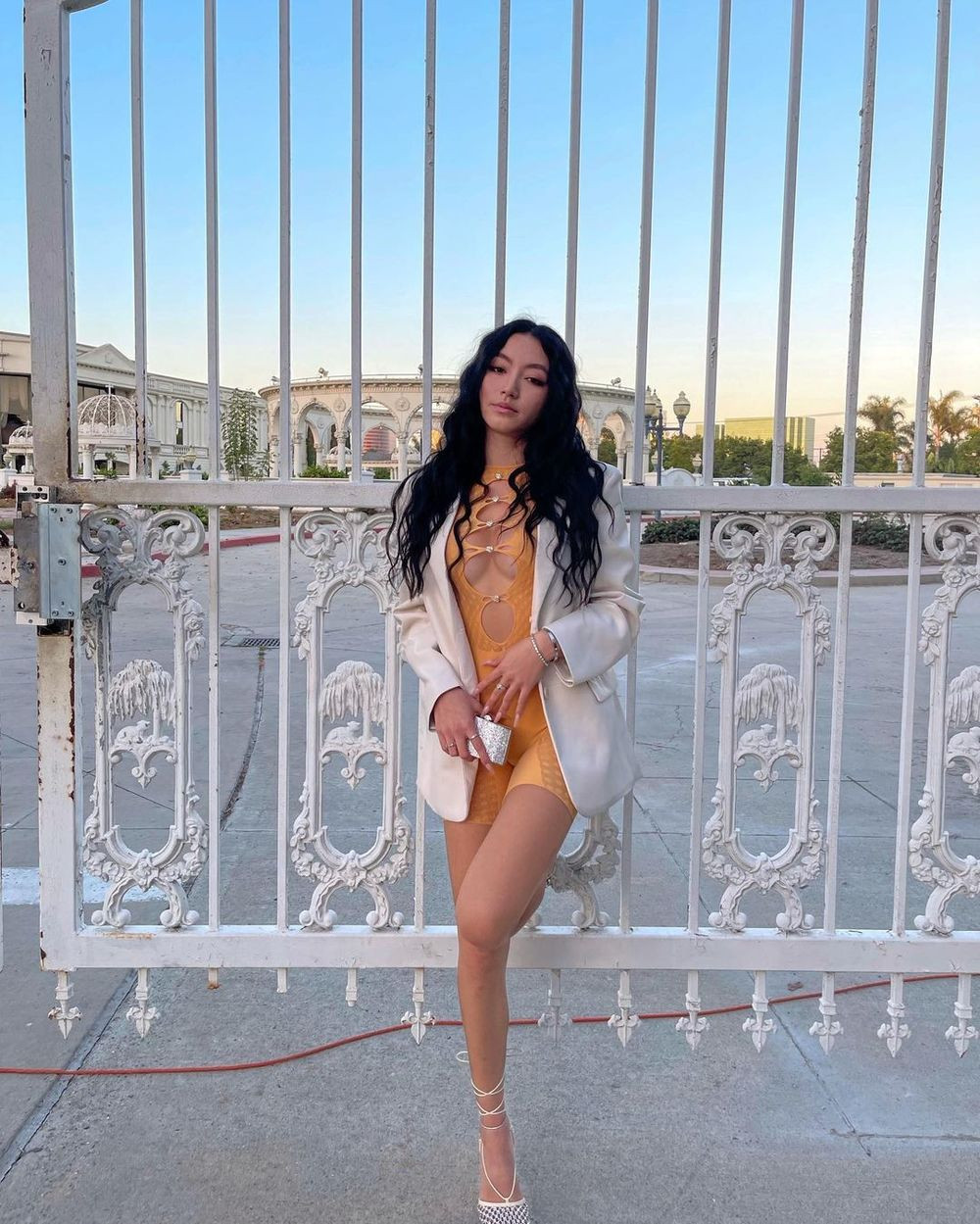 Quỳnh Tiên theo đuổi phong cách thời trang đa dạng, khi thì diện đồ thể thao năng động, khi lại biến hóa với vẻ đẹp quyến rũ, gợi cảm không thua kém mẹ Thanh Hà.