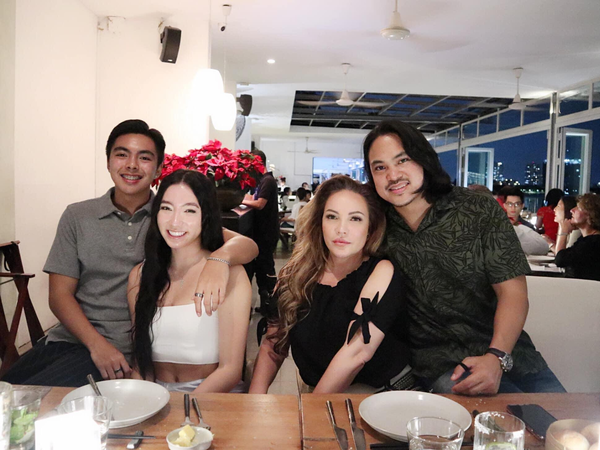 Không chỉ thế, Quỳnh Tiên còn có vóc dáng gợi cảm và nụ cười rạng rỡ giống mẹ. Dù hiện tại không hoạt động trong showbiz nhưng trang cá nhân của con gái nữ danh ca Thanh Hà cũng sở hữu số lượng người theo dõi “khủng”.