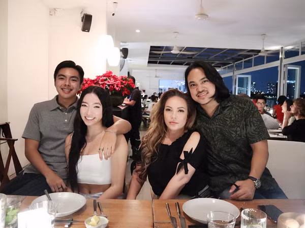 Không chỉ thế, Quỳnh Tiên còn có vóc dáng gợi cảm và nụ cười rạng rỡ giống mẹ. Dù hiện tại không hoạt động trong showbiz nhưng trang cá nhân của con gái nữ danh ca Thanh Hà cũng sở hữu số lượng người theo dõi “khủng”.