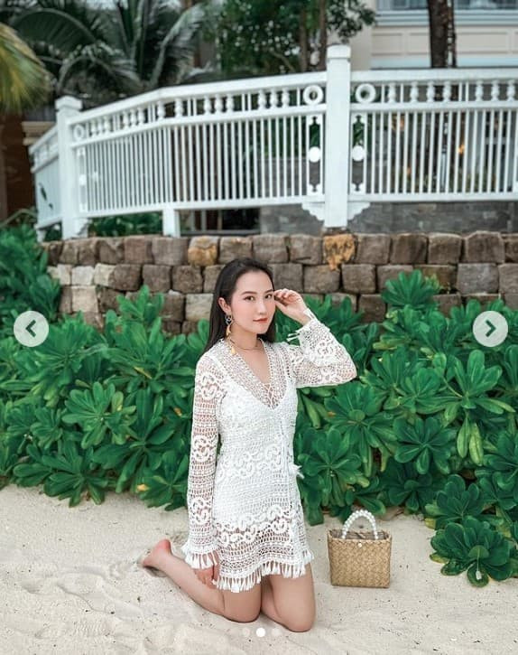 Bên cạnh những bức ảnh, vợ tổng giám đốc Phan Thành còn để lại dòng caption: "Huy chương vàng cho ba Kyle vì chụp được những tấm hình mà mẹ Kyle có thể post lên IG được".