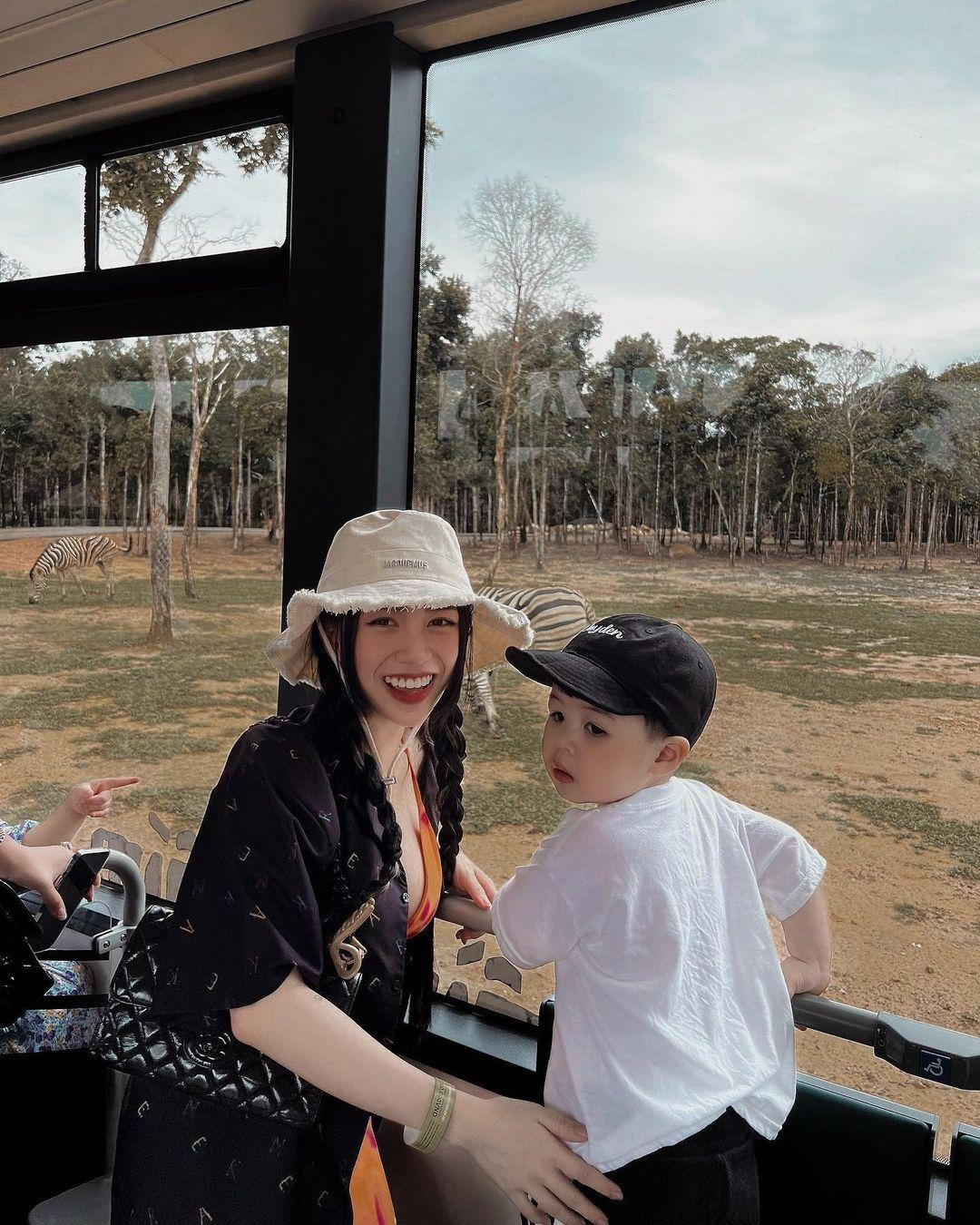 Gia đình thành viên hội con nhà giàu Việt Nam này đã có nhiều trải nghiệm thú vị tại Safari Phú Quốc trong mùa hè này.