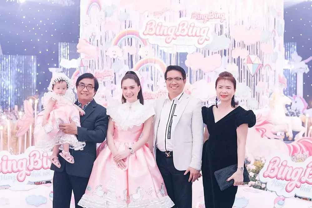 Trong một chia sẻ trước đó, nữ đại gia Đoàn Di Băng cũng từng có những tâm sự chú ý về mẹ chồng. Nàng dâu hào môn cho hay bà là người rất yêu đời, U70 nhưng cực xì-tin.