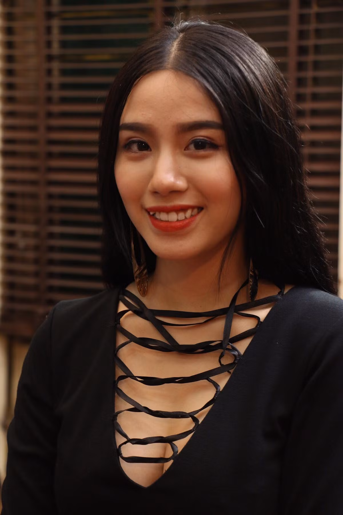 Theo bình luận của dân mạng, nhiều người không hiểu sao tài khoản tick xanh Linh Miu lại dùng từ "chúc mừng" trước sự ra đi của danh hài Chí Tài.