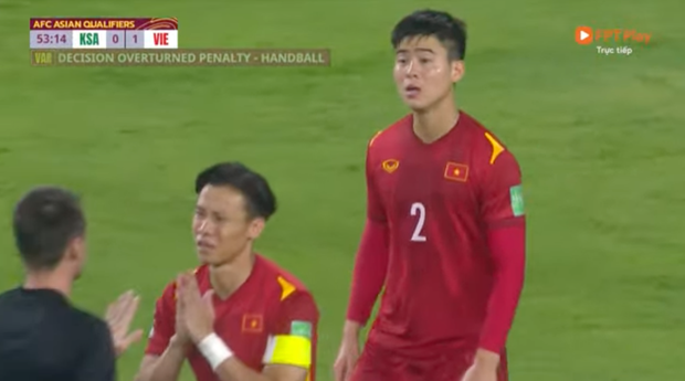 Quyết định rút thẻ với cầu thủ Duy Mạnh cùng với quả penalty của trọng tài đã trở thành bước ngoặt của trận đấu, giúp Ả Rập Xê-út có bàn gỡ hoà và liên tiếp có những bàn thắng tiếp theo.