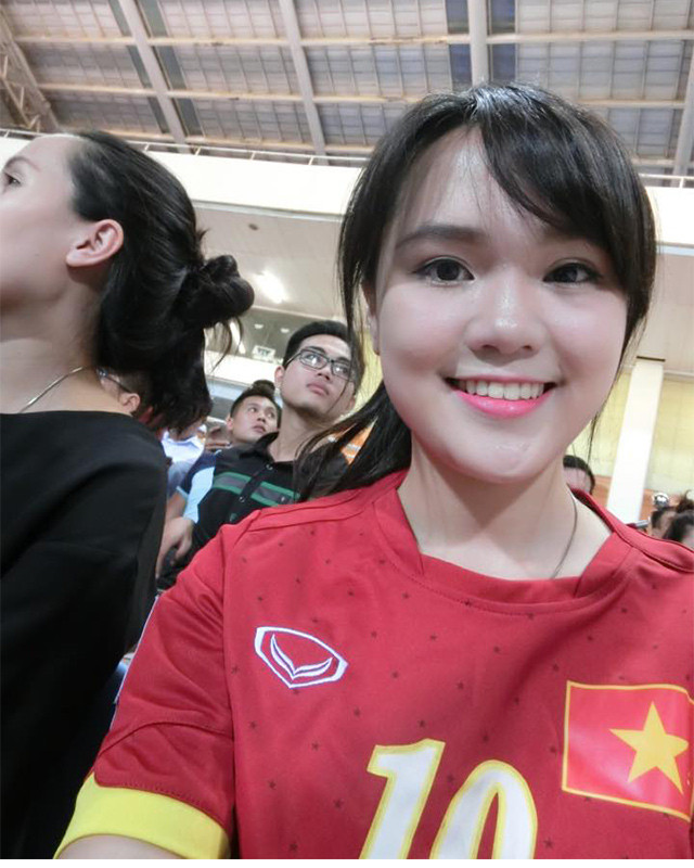 Ngay từ lúc mới yêu nhau, bà xã Duy Mạnh thường xuyên đến sân để cổ vũ cho trung vệ họ Đỗ.