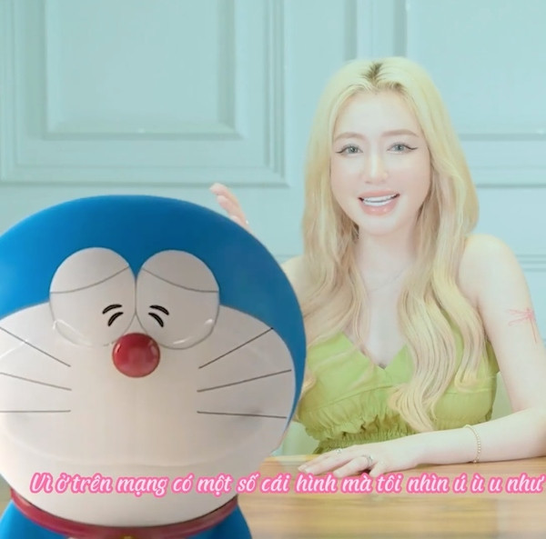 Giải thích với fan về diện mạo mũm mĩm, Elly Trần lại cho rằng gương mặt mình "có da có thịt" hơn là do thói quen ăn uống.