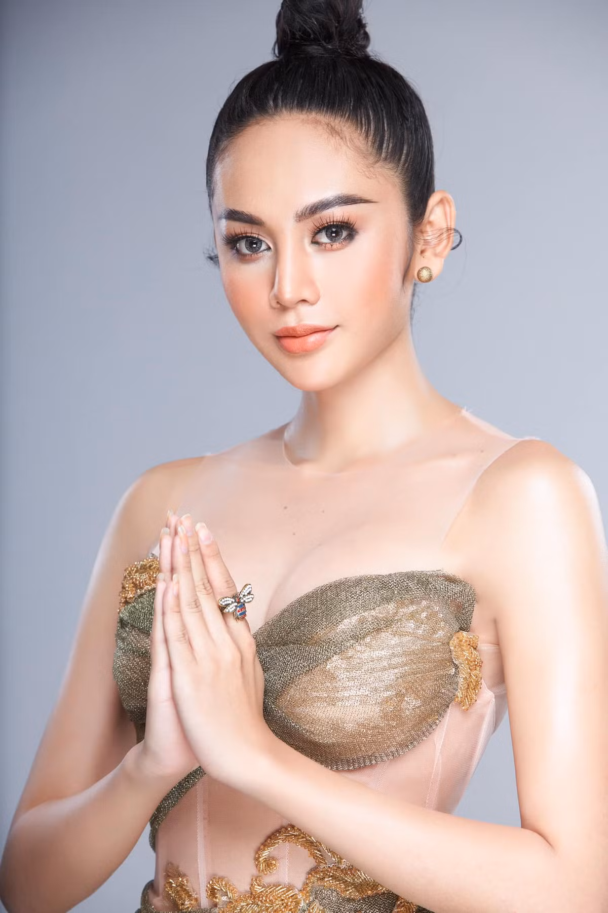 "Bạn này xinh quá, cam thường cũng không "dìm" được luôn." hay "Ứng cử viên sáng giá cho ngôi vị Hoa hậu đây rồi!" là những bình luận mà dân mạng để lại dưới bài đăng của thí sinh Hoa hậu Chuyển giới Việt Nam 2020 - Lương Mỹ Kỳ.