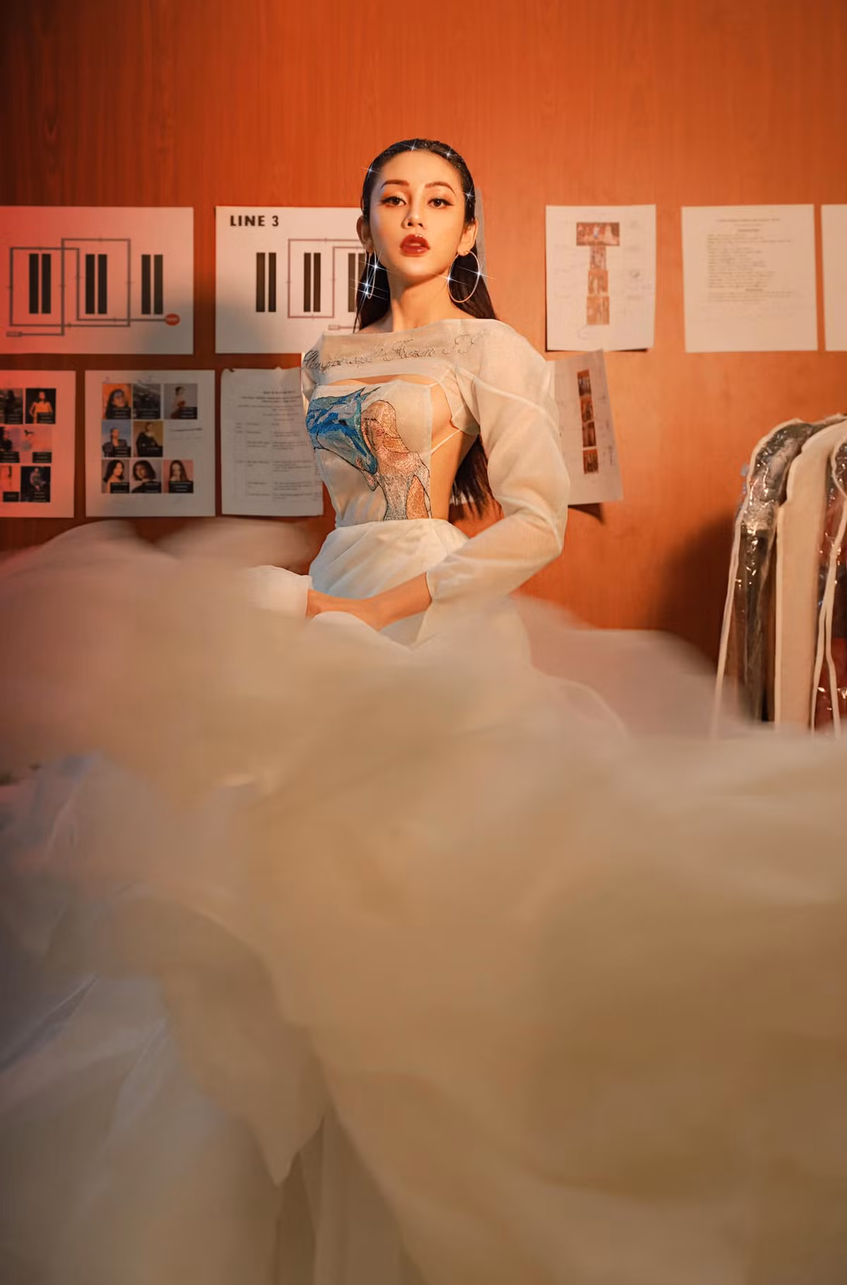 Hình photoshop chỉn chu do studio chụp được Mỹ Kỳ đăng tải ngay sau đó cho thấy sự khác biệt là không nhiều.