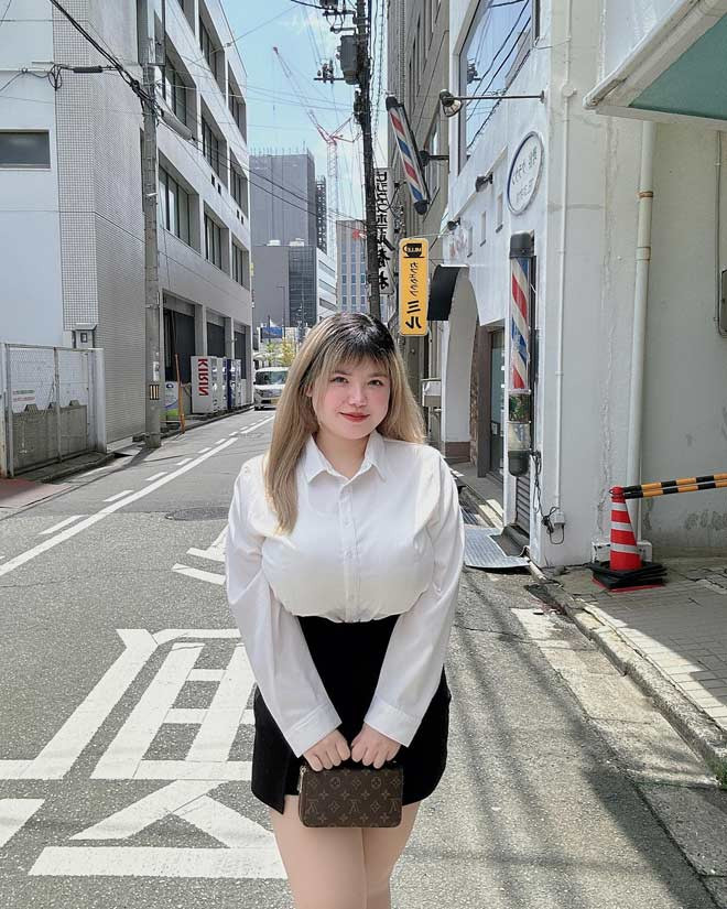 Cũng trong năm 2018, Thu Trang quyết định sang Nhật du học. Cô theo học ngành Quản trị kinh doanh hệ vừa học vừa làm.