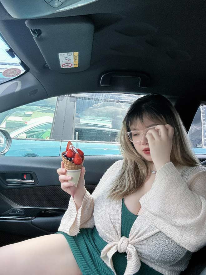 Kể từ khi sang Nhật Bản, Thu Trang gần như “né tránh” truyền thông, từ chối các bài phỏng vấn báo chí. Cô nàng từng chia sẻ, cô muốn lấy lại cuộc sống ổn định, ít ồn ào.