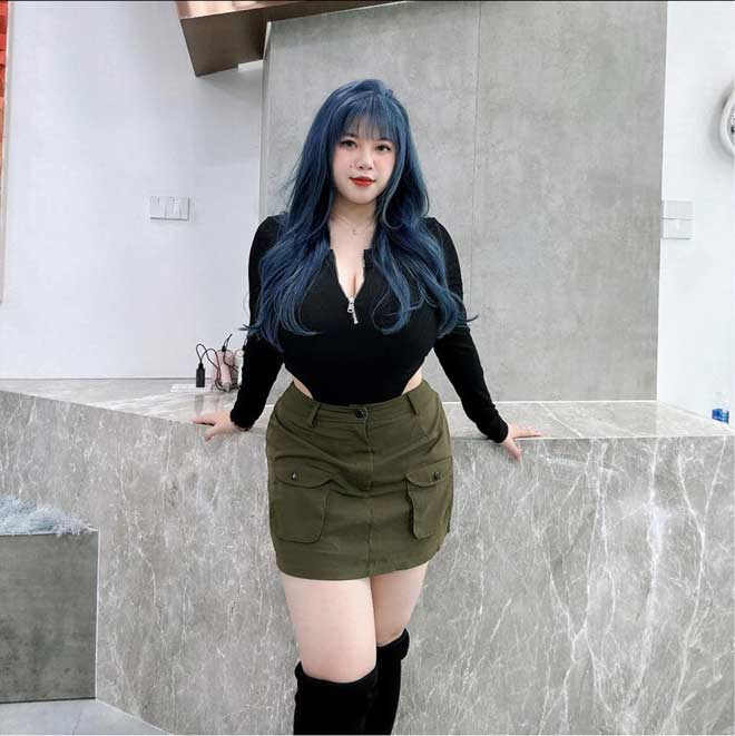 Hành trình “dao kéo” của Thu Trang từ buổi thăm khám cho đến hình ảnh trong phòng mổ đều được chia sẻ rộng rãi trên các trang mạng xã hội. Tuy nhiên, diện mạo của cô nàng sau ca phẫu thuật không có nhiều thay đổi.