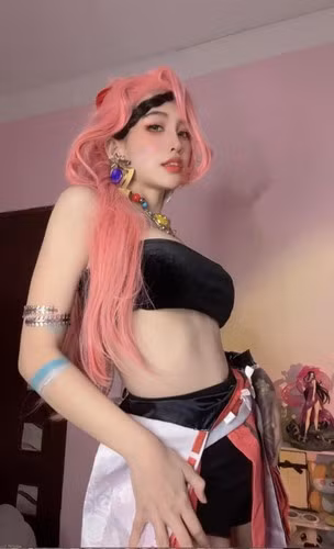 Sau thời gian dài hoạt động thì Lily Phan đã có cho mình một tệp fan lớn. Hiện tại, cô nàng có khoảng 450 nghìn người theo dõi đa nền tảng.