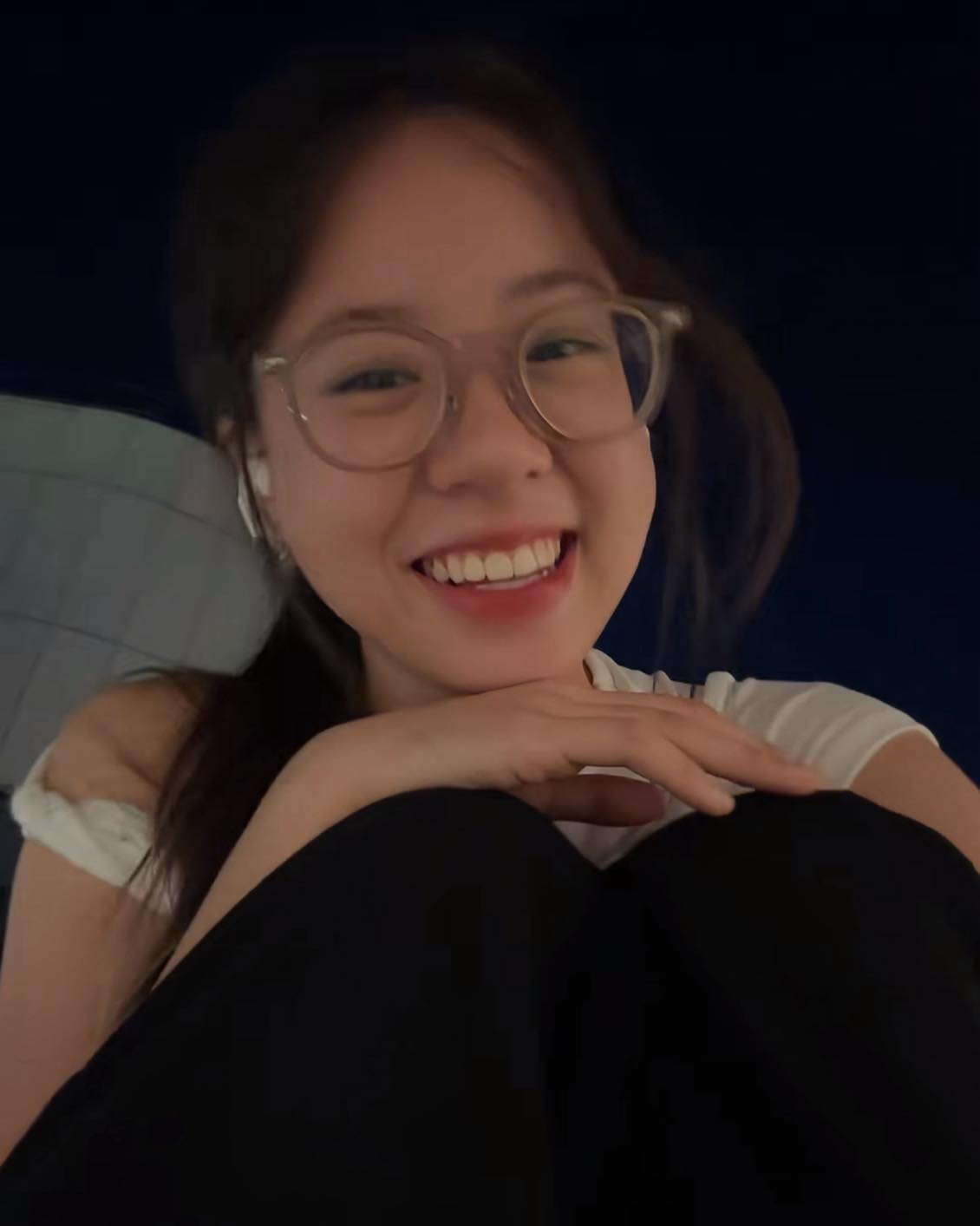 Trước những lùm xùm, nữ dancer đang khóa bình luận mà chưa chia sẻ bất cứ lý do nào.
