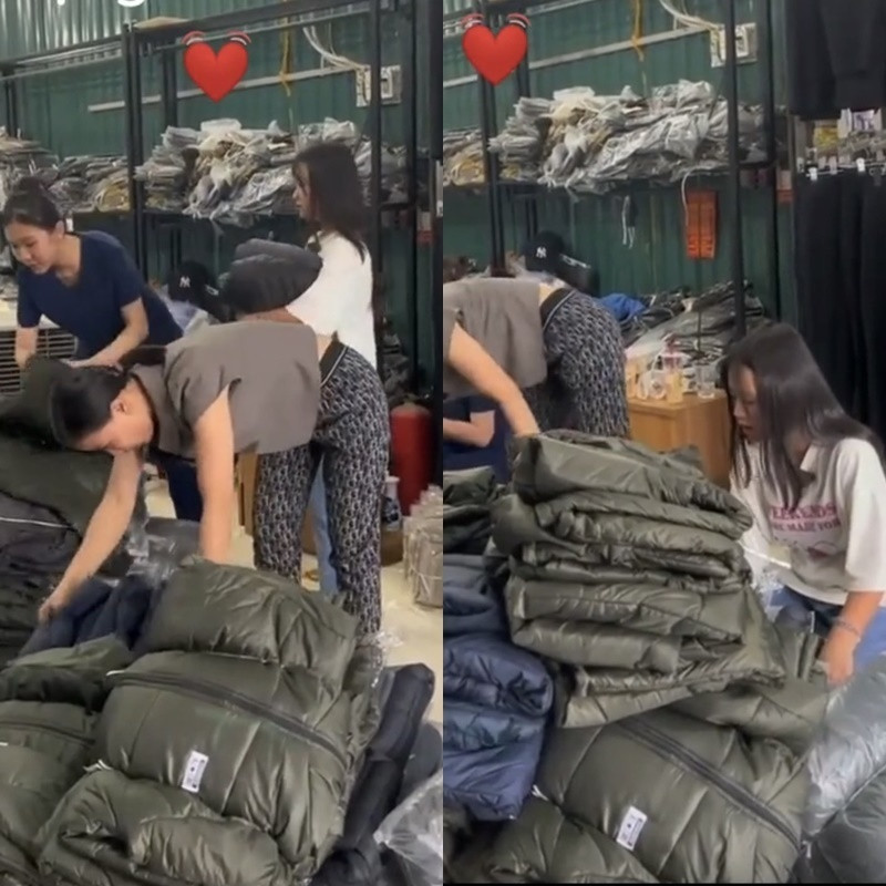 Đây cũng là lần đầu tiên cô bé hoạt động thiện nguyện. Dù vậy, em vẫn rất hào hứng, vui vẻ, sẵn sàng mặc thử đồ lên người để kiểm tra chất lượng, cố gắng chọn lựa những món quà tốt nhất.