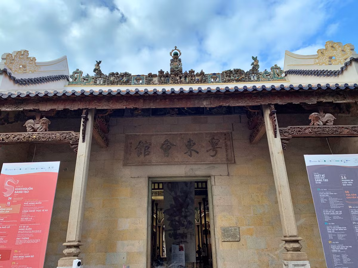  Hội quán Quảng Đông vốn được biết đến khi từng là nơi sinh hoạt tín ngưỡng và cộng đồng của những người gốc Hoa từ Quảng Đông (Trung Quốc) sang định cư.