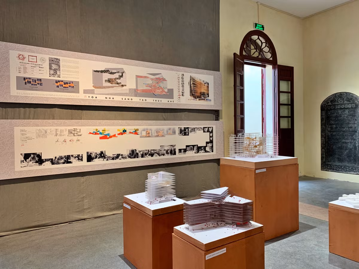 Một số triển lãm nổi bật ở Hội Quán Quảng Đông có thể kể đến như: “Phiêu diêu”, “Ký hoạ phố cổ 2021”, “Hà Nội là…”, “Không gian ký ức 22 Hàng Buồm".