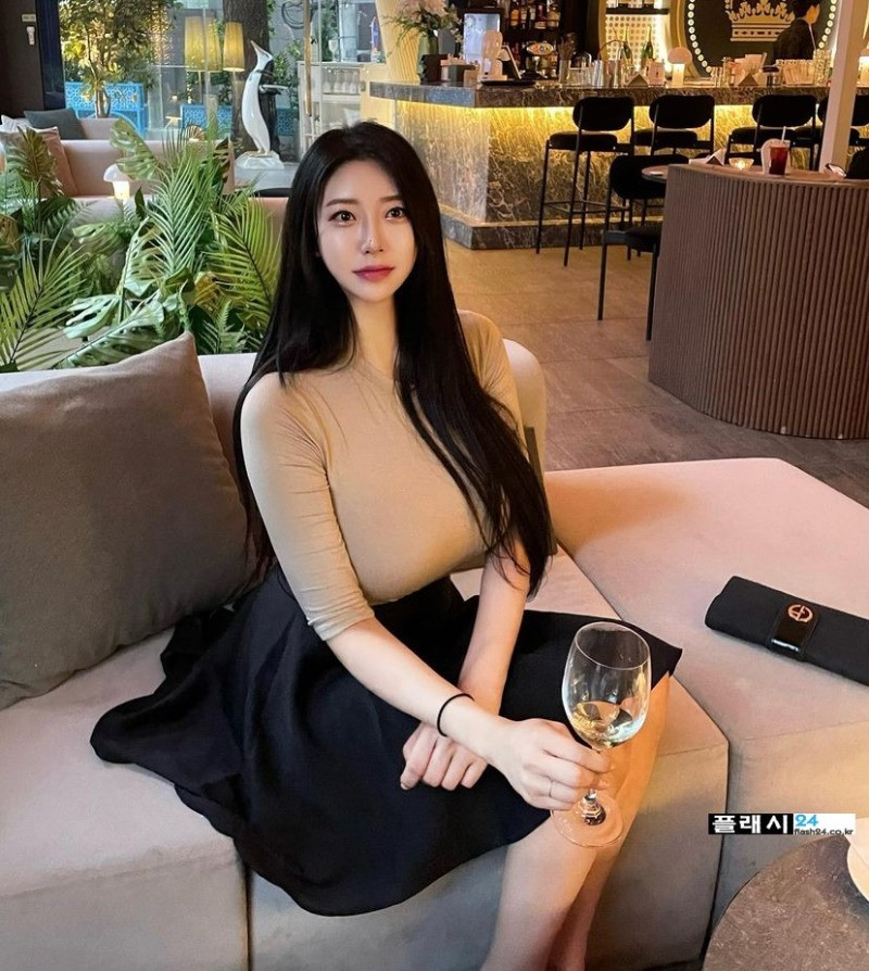 Đặc biệt, dù có body vạn người mơ nhưng Shim Ha Jin lại khá kín đáo và không mấy khi khoe những bức ảnh lộ da thịt trên trang cá nhân.