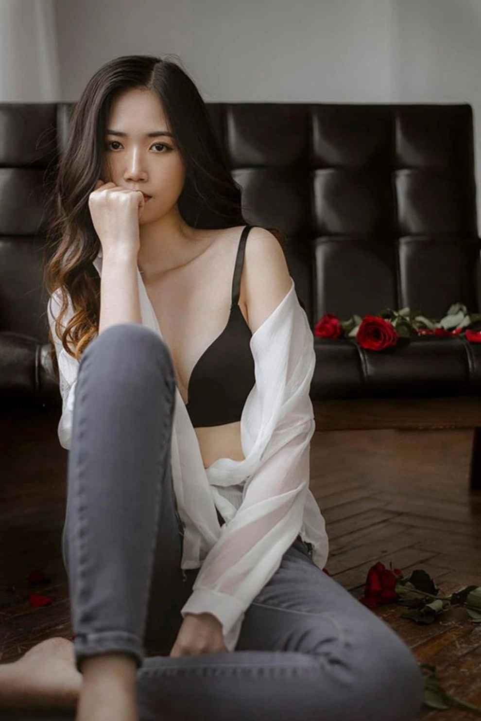 Lan Nhi nổi bật với chiều cao như người mẫu catwalk 1m74 với nét đẹp dịu dàng, thanh thoát "gieo thương nhớ" cho người đối diện.