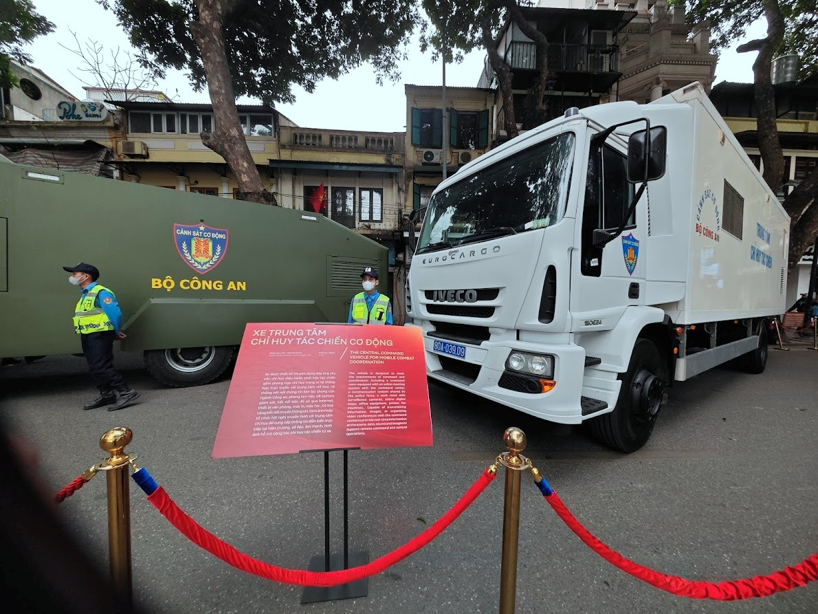 Mọi thông tin về khí tài hiện đại của lực lượng CAND triển lãm phục vụ người dân.