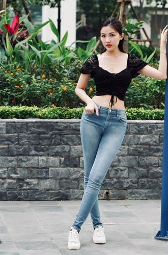 Lương Thanh được khán giả biết đến nhiều hơn qua vai diễn Trà "tuesday" trong phim Hoa hồng trên ngực trái.