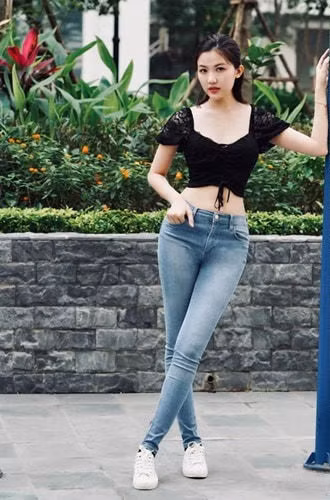 Lương Thanh được khán giả biết đến nhiều hơn qua vai diễn Trà "tuesday" trong phim Hoa hồng trên ngực trái.