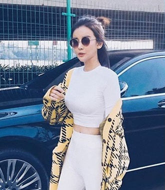 Không chỉ ngày càng sắc sảo mặn mà về gương mặt mà vóc dáng của Cao Thái Hà cũng vô cùng quyến rũ gợi cảm.