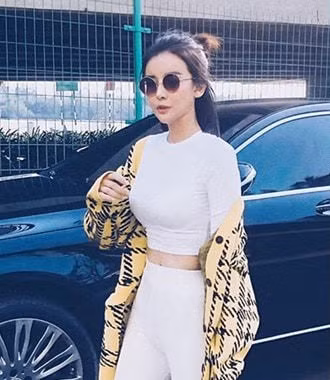 Không chỉ ngày càng sắc sảo mặn mà về gương mặt mà vóc dáng của Cao Thái Hà cũng vô cùng quyến rũ gợi cảm.