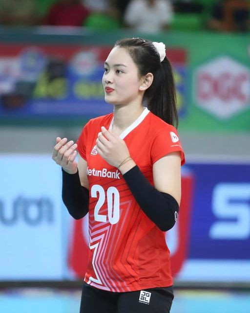 Bên cạnh tài năng bóng chuyền, Thu Hoài còn khiến dân tình ngưỡng mộ bởi ngoại hình xinh đẹp, dịu dàng. Ngoài thời gian tập luyện và thi đấu, cô hiện đang theo học ngành Quản trị kinh doanh tại trường Đại học Kinh tế, Đại học Quốc gia Hà Nội.