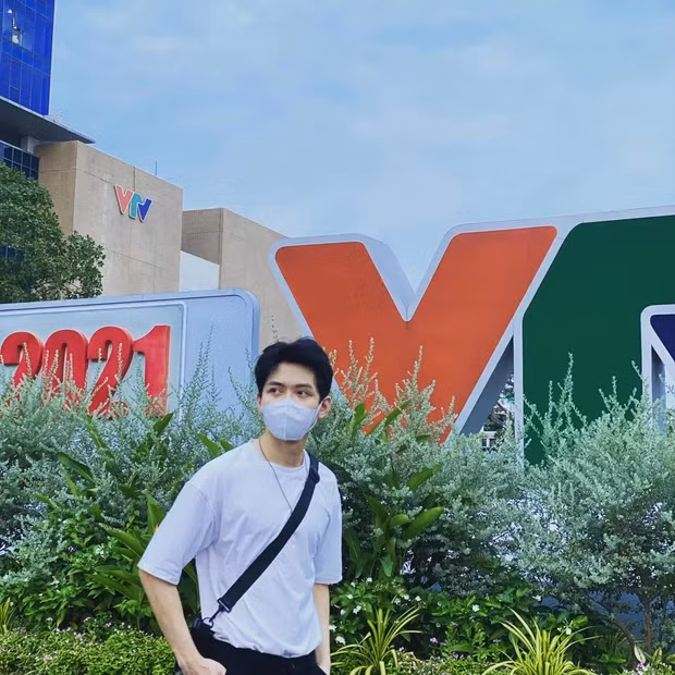 Nhiều fanpage khác trên MXH cũng reup lại, rần rần rủ netizen "đi tù" khiến cho nhiều người tò mò về nhân vật này hơn.