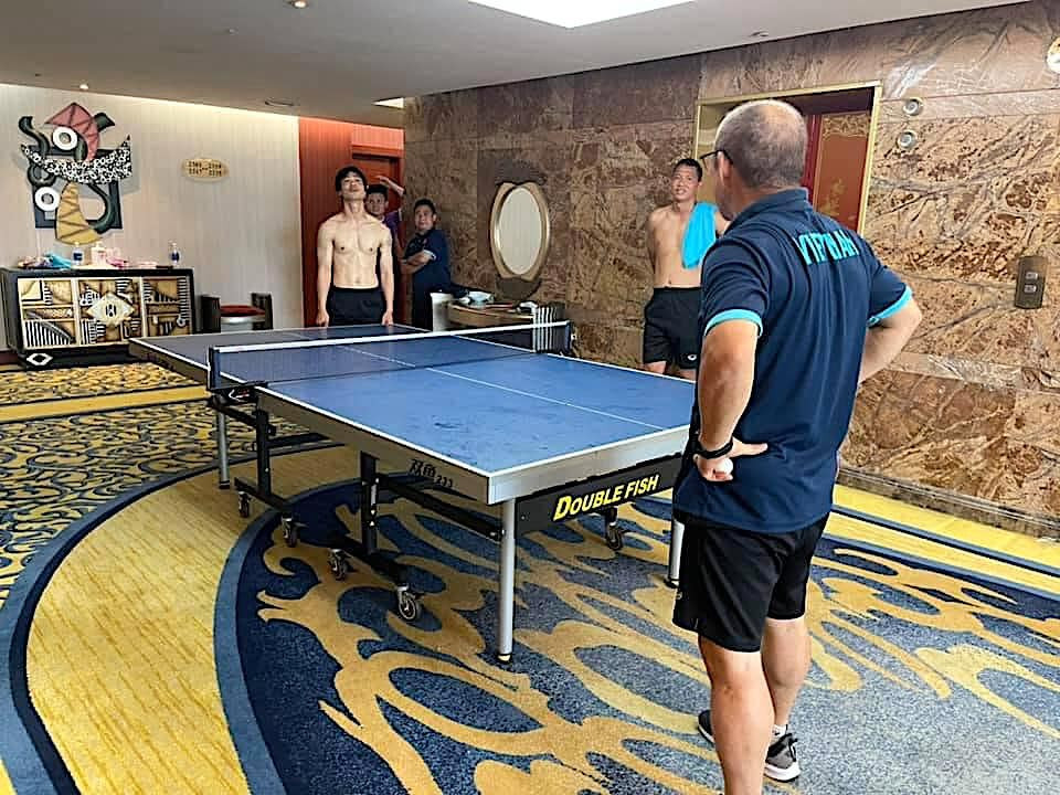 Tối 17/12, trợ lý ngôn ngữ Lê Huy Khoa có cập nhật gây chú ý về sinh hoạt tại khách sạn nơi đội tuyển Việt Nam đóng quân ở Singapore.