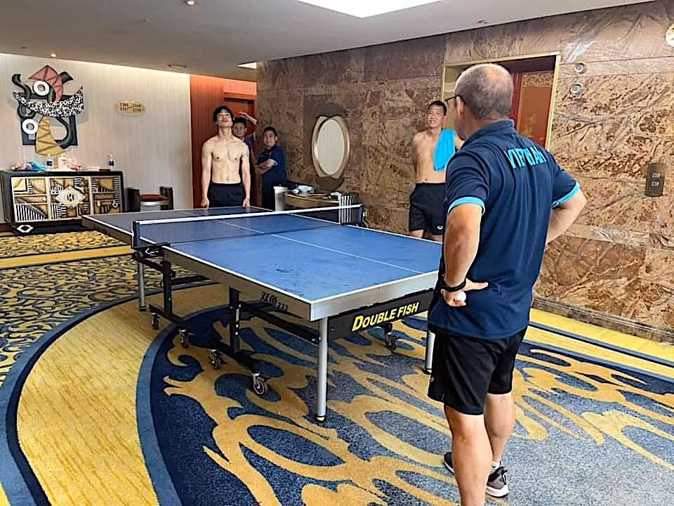 Tối 17/12, trợ lý ngôn ngữ Lê Huy Khoa có cập nhật gây chú ý về sinh hoạt tại khách sạn nơi đội tuyển Việt Nam đóng quân ở Singapore.