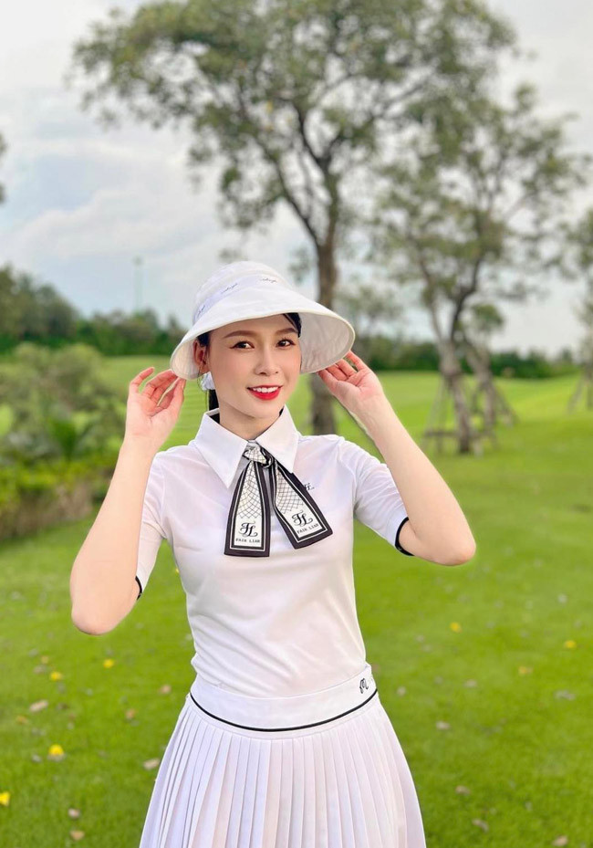 Đặc biệt, dù đã ở độ tuổi ngoài 30 nhưng Sam vẫn hết sức trẻ trung, "hack" tuổi. Khó có thể tin cô đã ở tuổi 32 vì vẫn vô cùng trẻ trung.