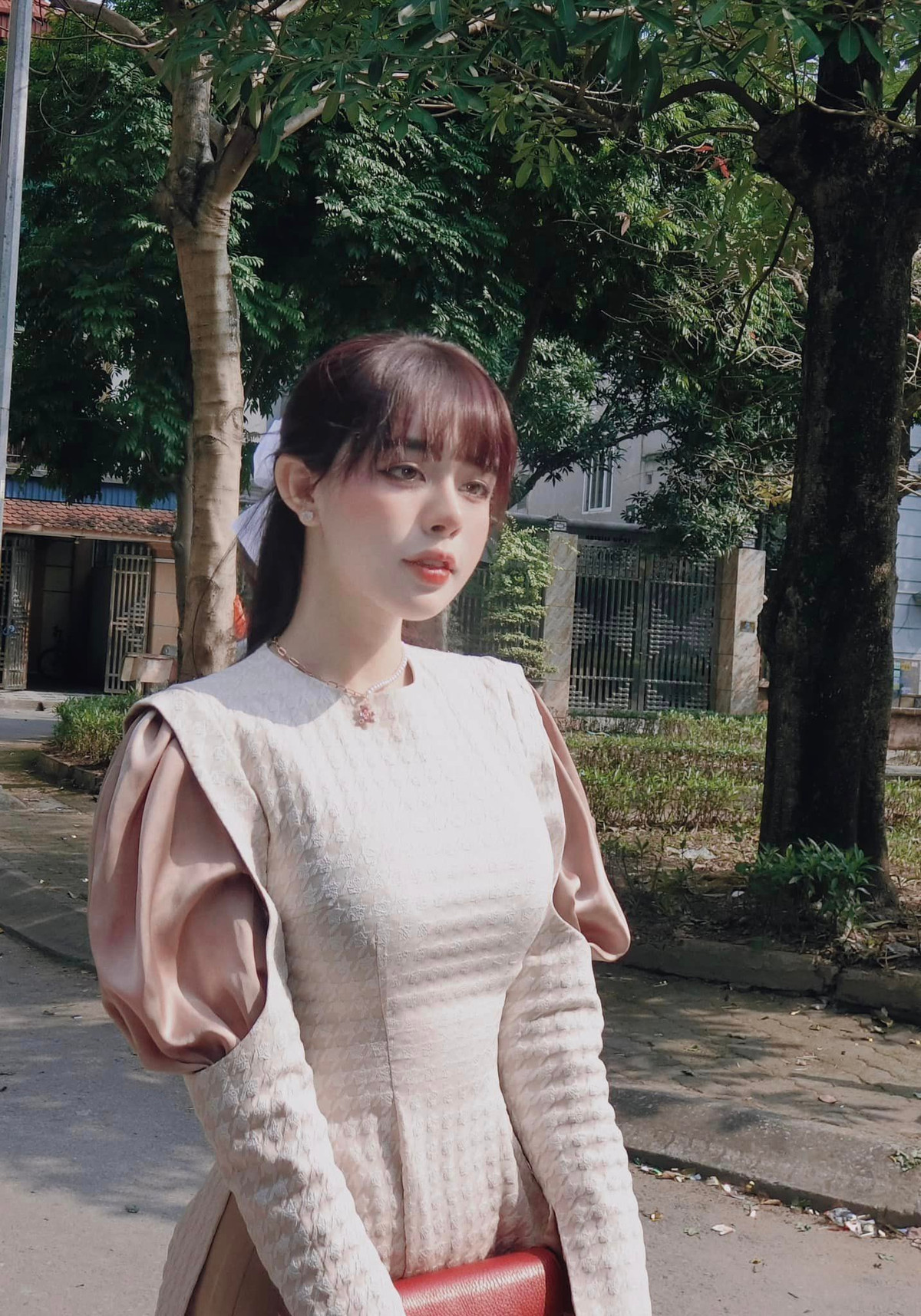 Thời gian gần đây, hậu vệ ĐT Việt Nam Vũ Văn Thanh và hot girl Trần Bích Hạnh dính tin đồn hẹn hò.