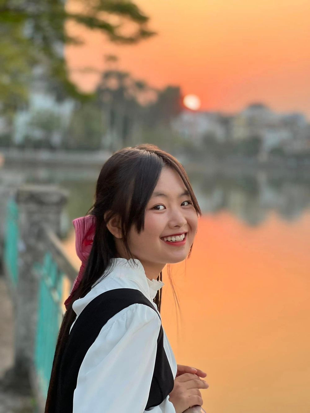 Thông tin trên khiến mọi người không khỏi bàng hoàng bởi nhờ có sự hỗ trợ của người kia trong thời gian qua mà Dua được sống trong môi trường tốt hơn.