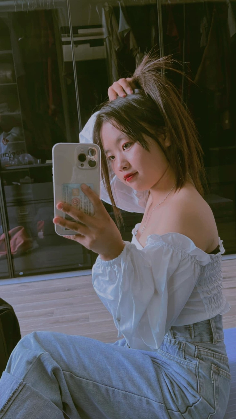 Nhiều người bày tỏ thắc mắc, liệu sau khi kết thúc hợp đồng, có phải Dua sẽ lại trở về Hà Giang, ngồi trên dốc Thẩm Mã để chụp ảnh cùng khách du lịch hay không?