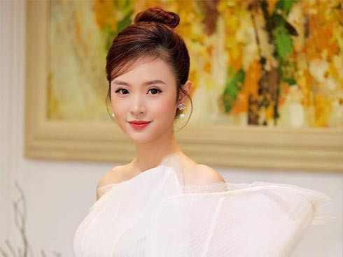 Ở tuổi 31, Midu khiến nhiều người ngưỡng mộ khi có cuộc sống thành đạt và vẻ ngoài trẻ trung, xinh đẹp. Cô giảng viên trường Đại học Hutech này là hình mẫu lý tưởng cho mọi cô nàng sinh viên trong trường noi theo.