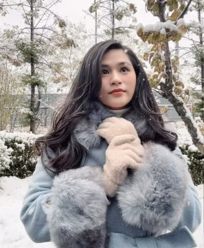 Minh Trang nói thêm: "Tôi có việc phải đi Hàn Quốc gấp, lại rơi vào đúng ngày sinh nhật và tình cờ hôm nay tuyết rơi".