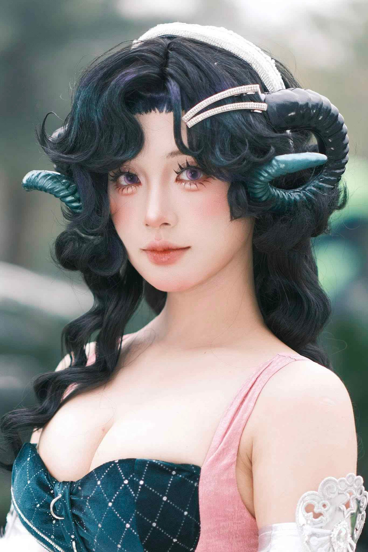 Người theo dõi cũng nhận định, lý do khiến nữ coser này giữ được lượng fan hùng hậu chính là sự thông minh trong cách xây dựng hình ảnh.