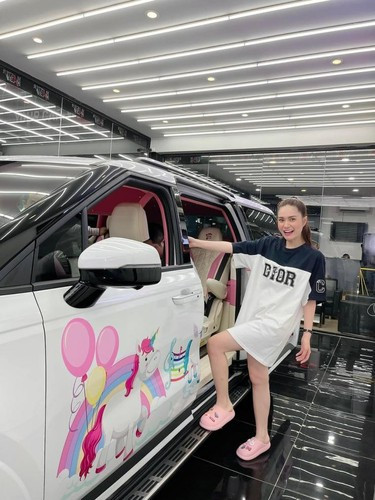 Nếu theo dõi trang cá nhân của Đoàn Di Băng có thể thấy phong cách thời trang của cô trẻ trung và năng động.