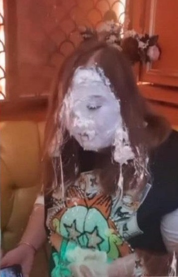 Trước đó, không ít trường hợp các bạn trẻ trở thành nạn nhân với trò úp bánh kem trong ngày sinh nhật.