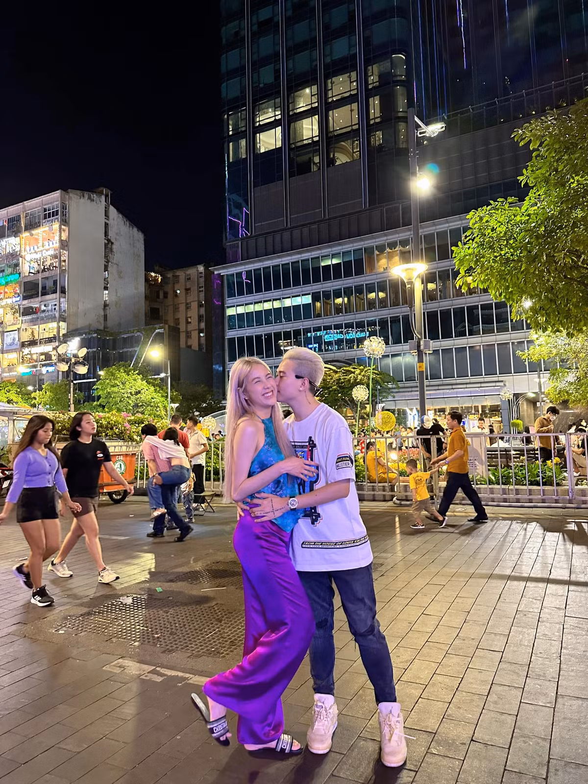 Hiện tại, Trân Mèo đã là hot mom với 2 nhóc tỳ đáng yêu, kháu khỉnh. Cô chủ yếu ở nhà để chăm sóc con, hỗ trợ ông xã trong công việc và vẫn kinh doanh riêng.