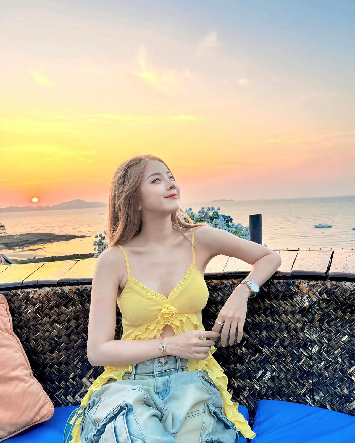 Bên dưới phần bình luận, khán giả cũng dành nhiều lời khen cho DJ Mie với diện mạo hiện tại.