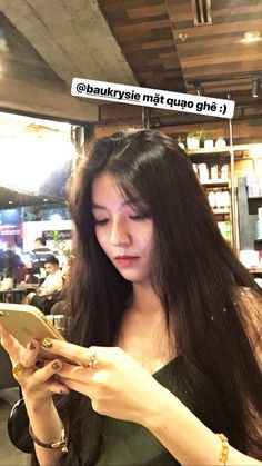 Hot girl Bâu được đông đảo cư dân mạng biết đến khi còn là nữ sinh của trường THPT Nguyễn Chí Thanh, TP HCM.