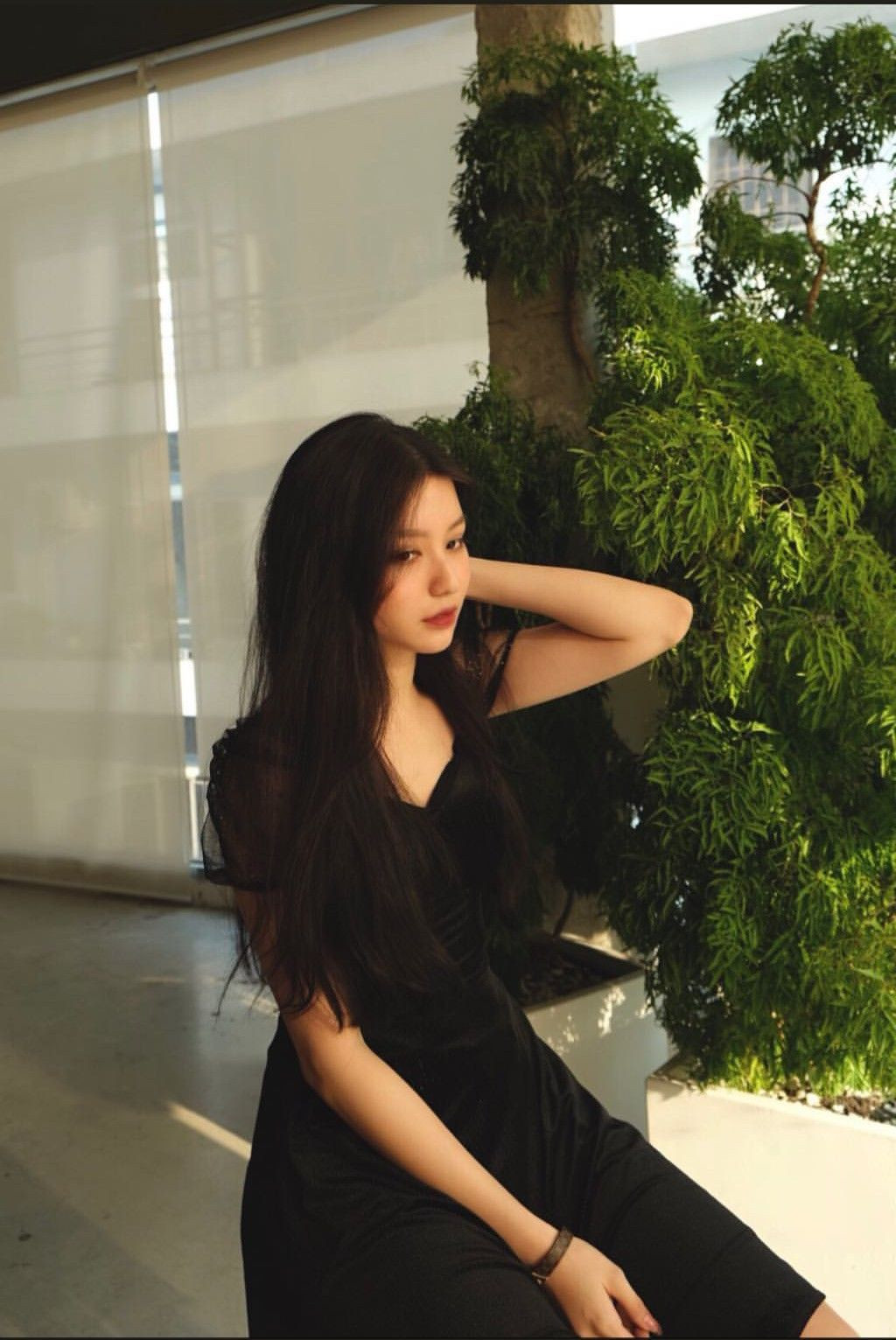 Vậy nên không có gì lạ khi mỗi lần lên hình, chưa có kiểu style trang phục nào có thể làm khó được Bâu.