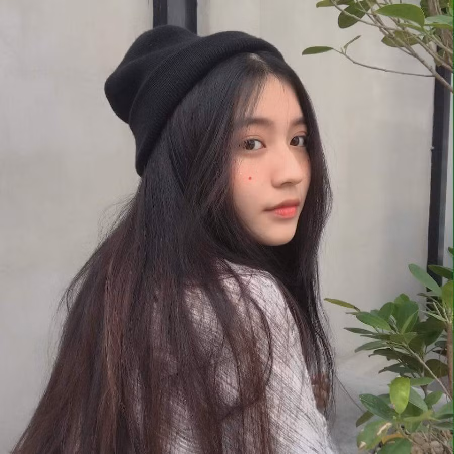 Thông tin trên tất nhiên cũng phải có cơ sở vì nhiều lần netizen bắt gặp Bâu ở ngoài, nhan sắc cũng không kém cạnh khi chụp bằng camera thường là mấy.