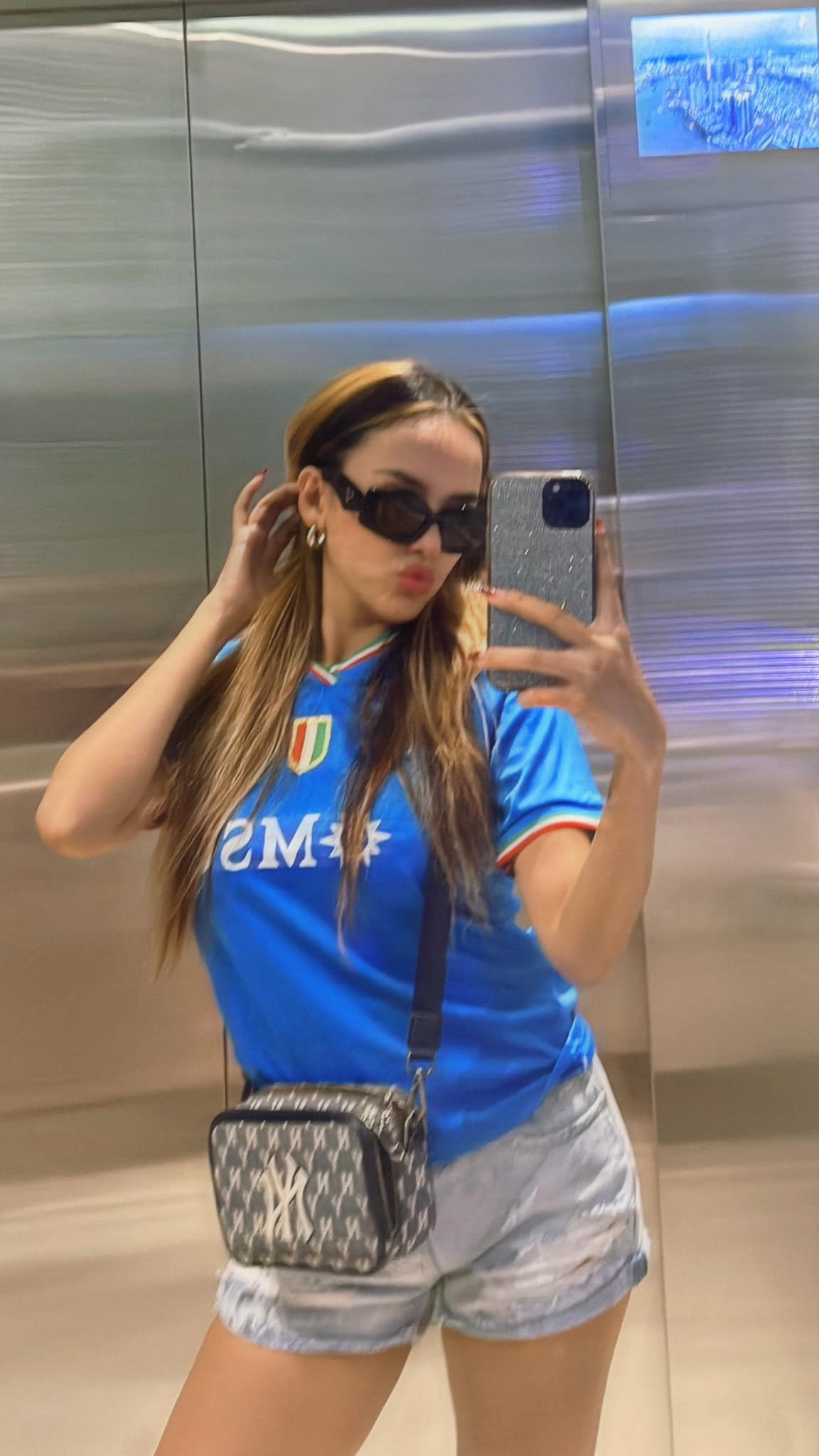 Bao năm qua, Dj Myno vẫn theo đuổi phong cách quyến rũ. Dù đã là “gái hai con” và năm nay bước sang tuổi 33 nhưng vợ trung vệ nhập tịch Việt Nam vẫn giữ được vóc dáng “đẹp miễn chê”.