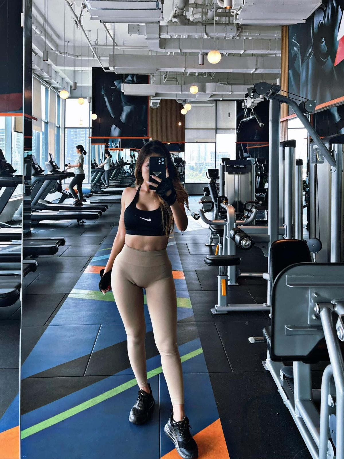 Mới đây trên trang cá nhân, Myno lại gây sốt cộng đồng mạng bằng loạt ảnh diện bikini khoe body đầy nóng bỏng ở bể bơi.